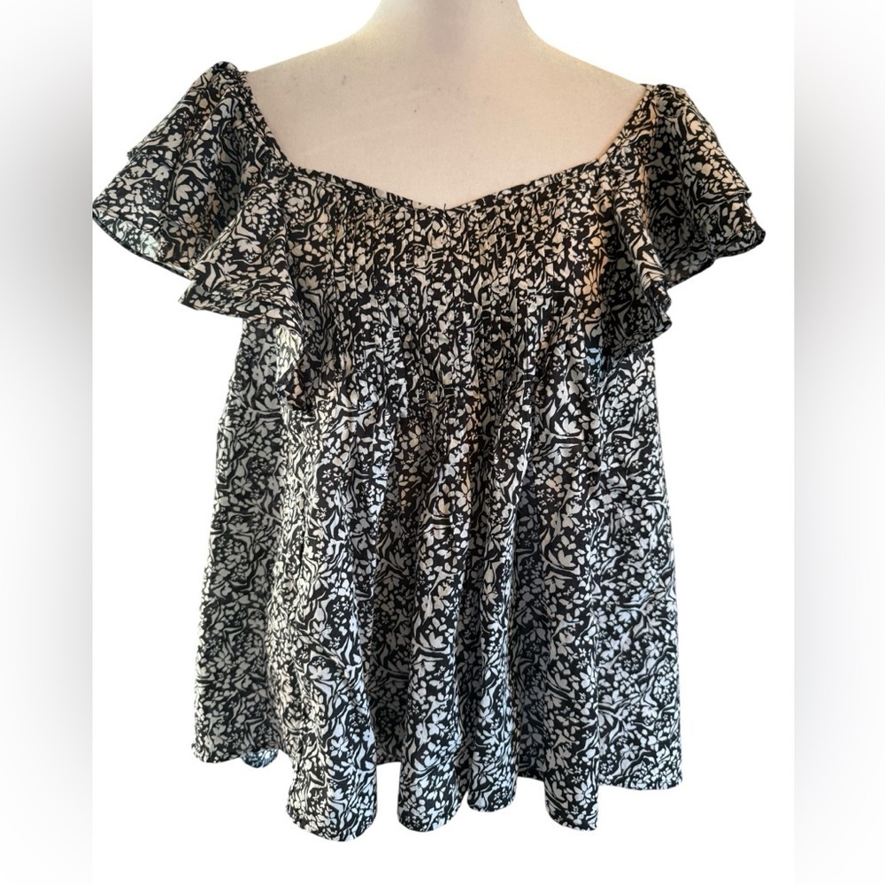 Universal Thread Black and White Ruffle Blouse NWT Size XXL
